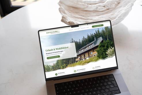 Laptop Website Mockup – Bergpause Ferienwohnungen